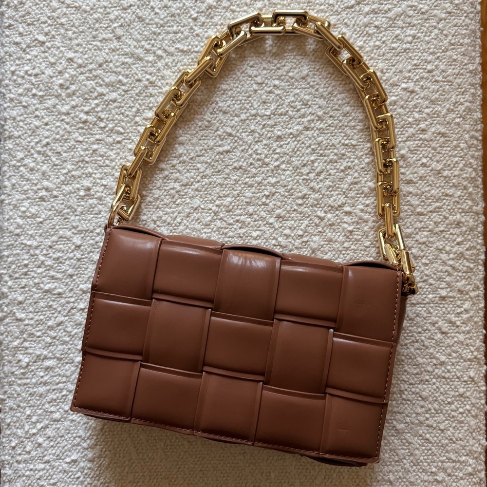 Woven Brown Purse w/ Chunky Gold Chain